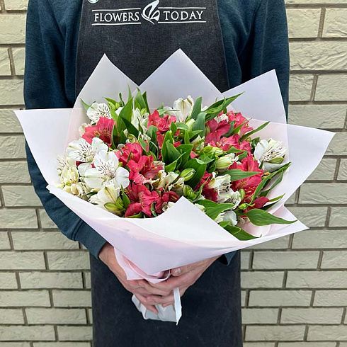 Белые и розовые альстромерии