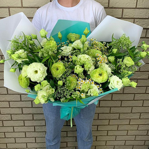 Эустомы, пионовидные розы и ромашки