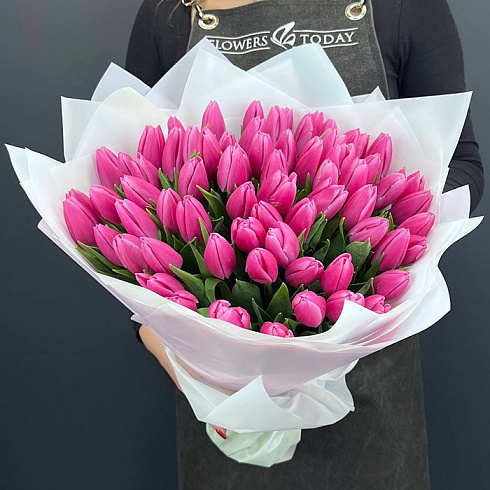 Ярко розовые тюльпаны