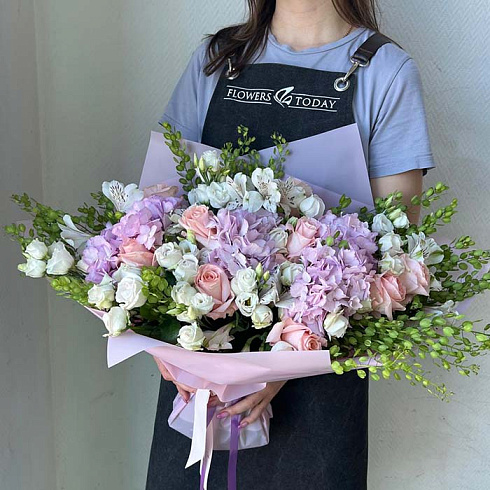 Гортензии, эустомы, альстромерии и розы