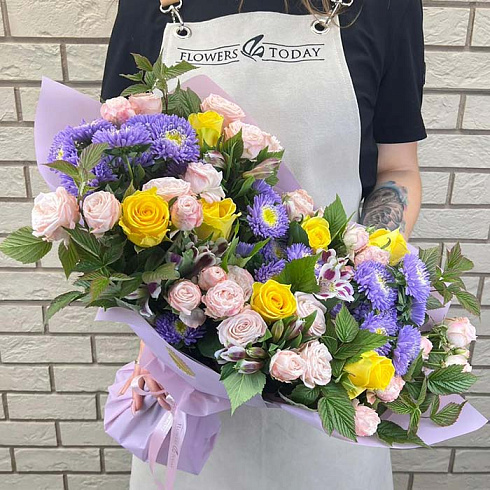 Розы микс, альстромерии, астры