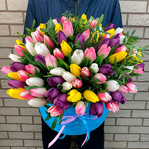 101 тюльпан микс в коробке