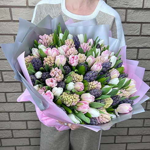 Гиацинты микс и тюльпаны