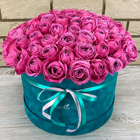 51 пионовидная роза в коробке