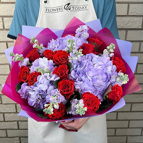 Гортензии, маттиолы и розы