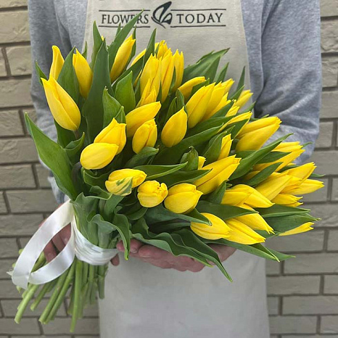 Букет из желтых тюльпанов