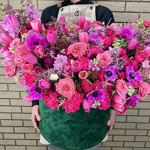 Анемоны, пионовидные розы, тюльпаны