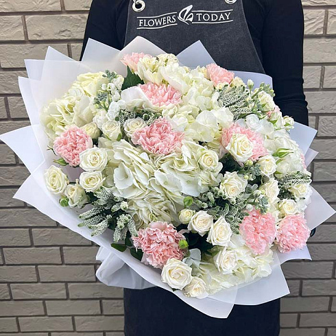 Розы, гортензии, гвоздики, маттиолы