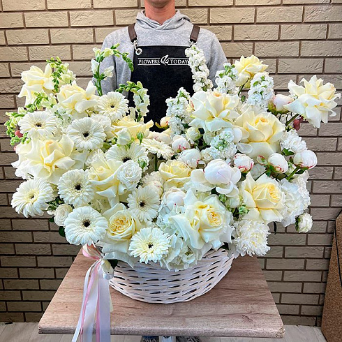 Пионовидные розы, пионы, герберы, гортензии 