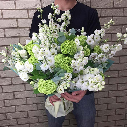 Дельфиниум, эустомы и вибурнум