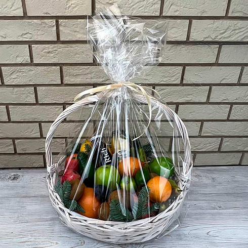 Корзина с киви, апельсинами, гранатом, соками