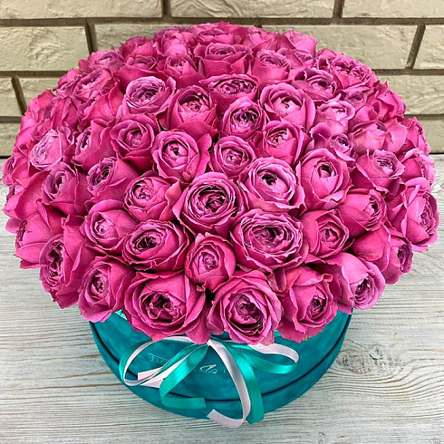 51 пионовидная роза в коробке